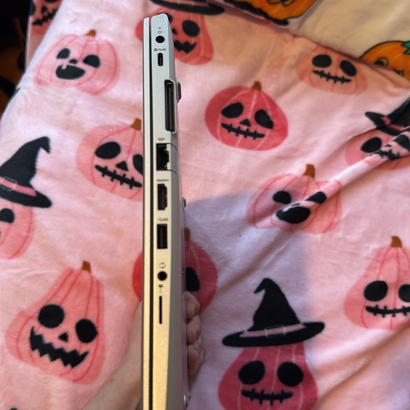 Hp elitebook 745 g6 14” laptop 250 gb memory, factory mode and like brand new - Picture 15 of 15